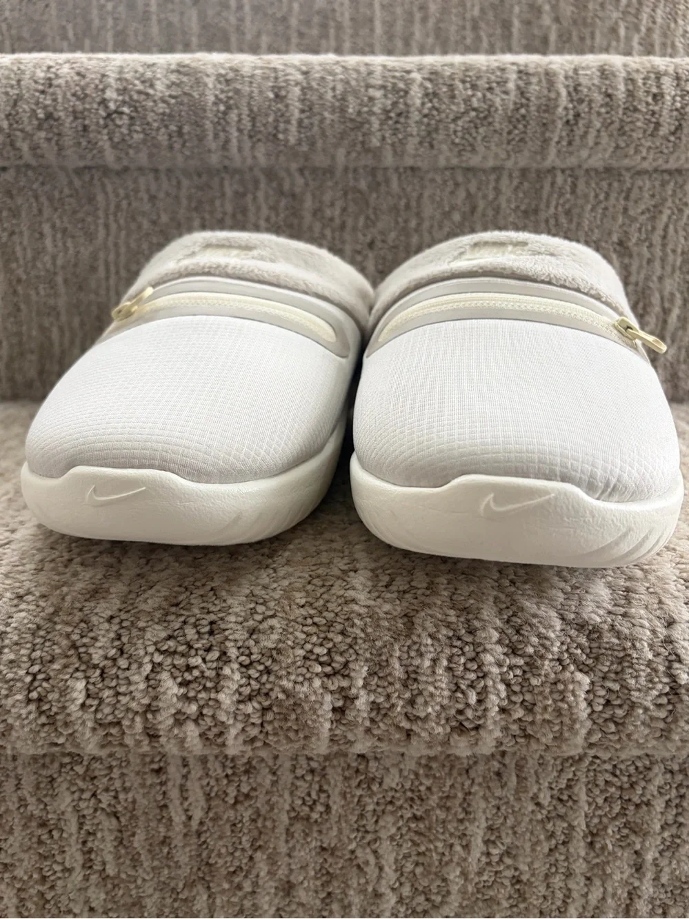 Nike Burrow Women's Slippers Light Bone/Sail/Light Iron Ore/Coconut. Size 8